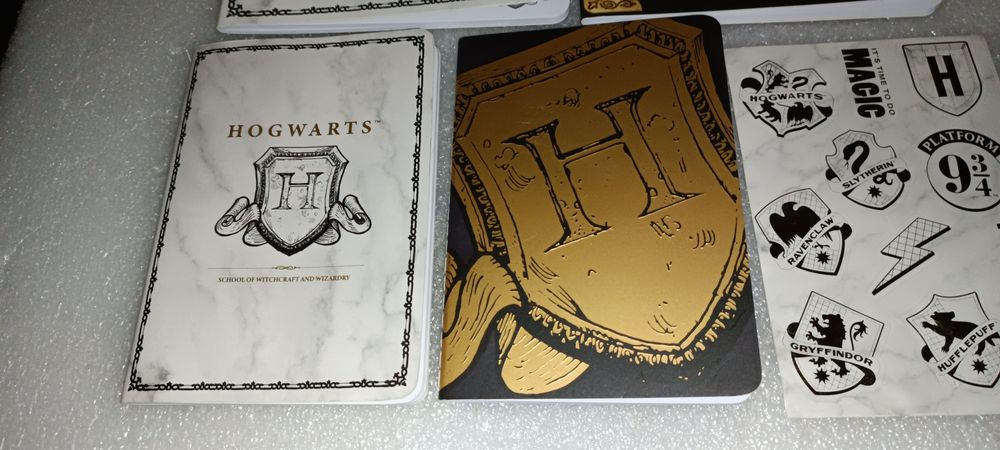 Harry Potter Conjunto de 4 agendas/lápis/caneta/ aguça e autocolantes