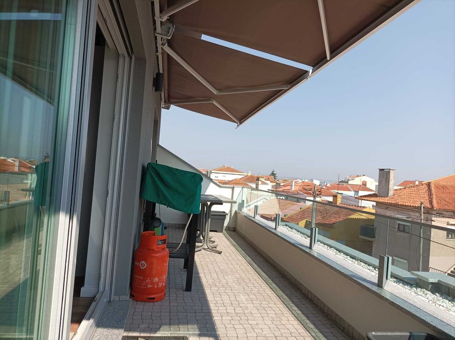 Penthouse T3 com garagem centro de Peniche.