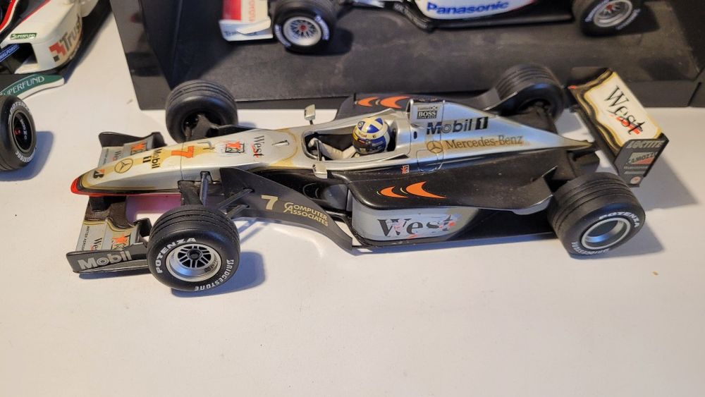Modele 1/18  minichamps F1 toyota tf102 podpis Allan Mc Nish  mclaren