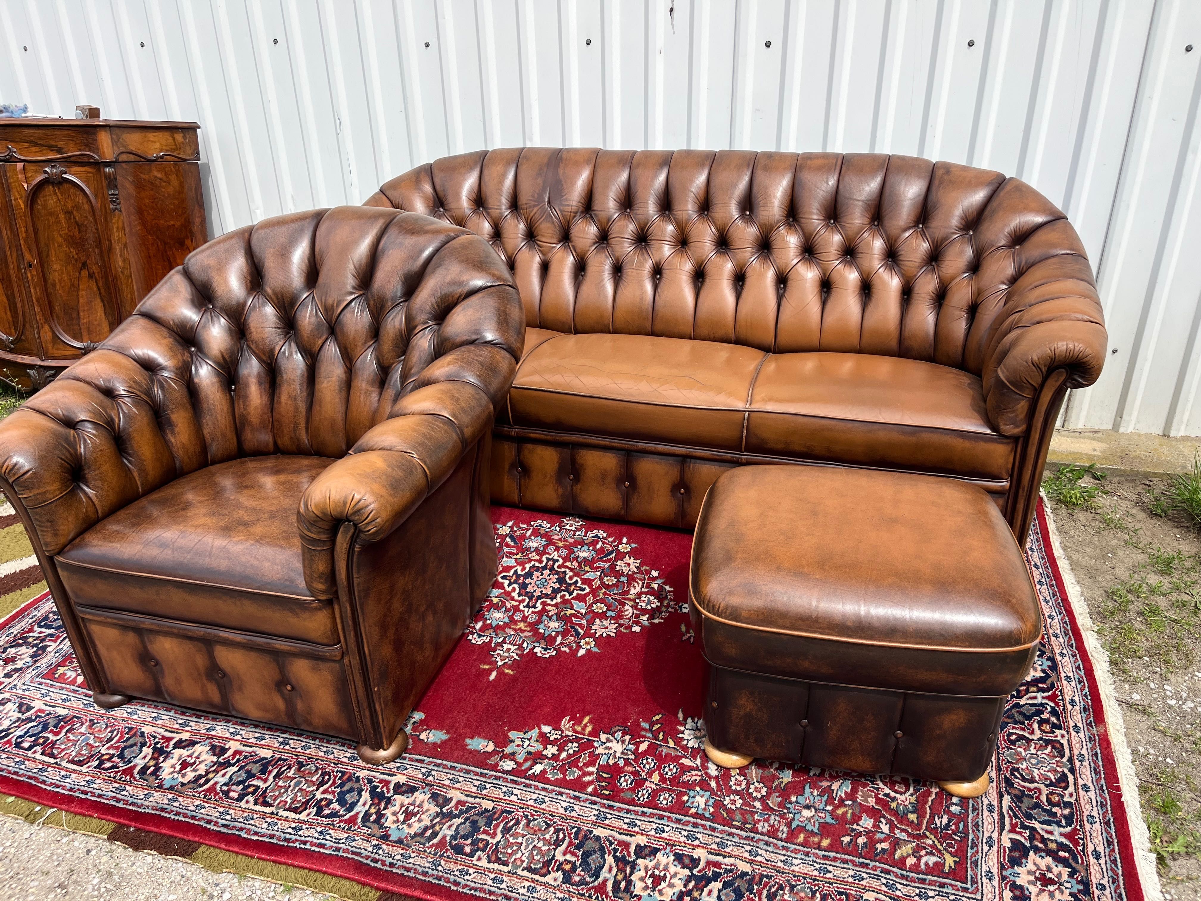 Komplet wypoczynkowy Chesterfield .