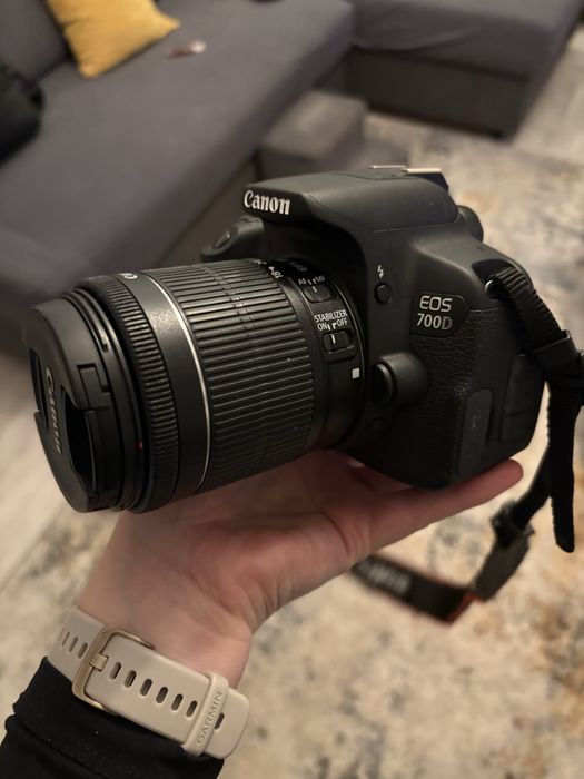 Aparat Canon EOS 700D.