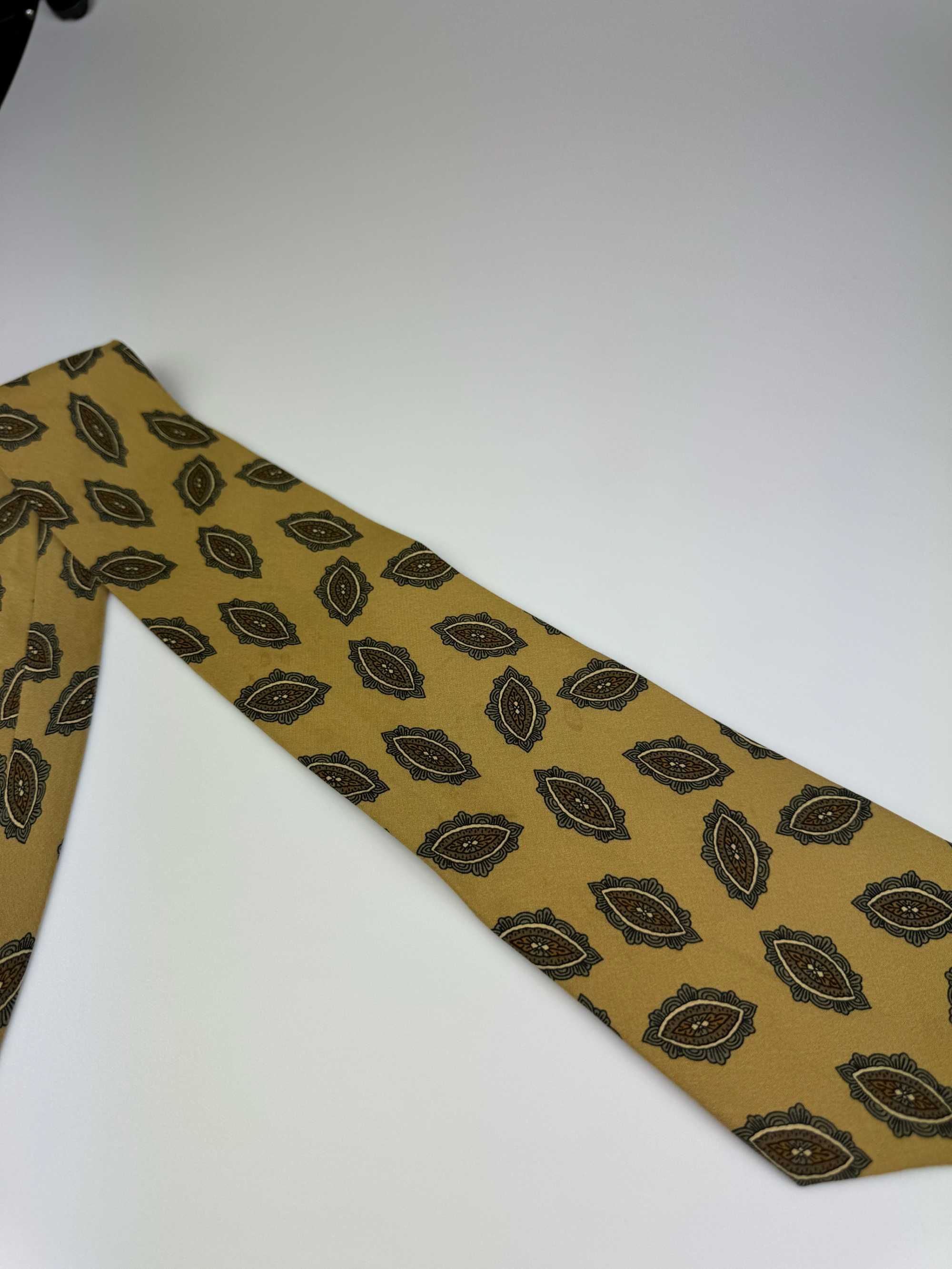 Trussardi żółty jedwabny krawat m43