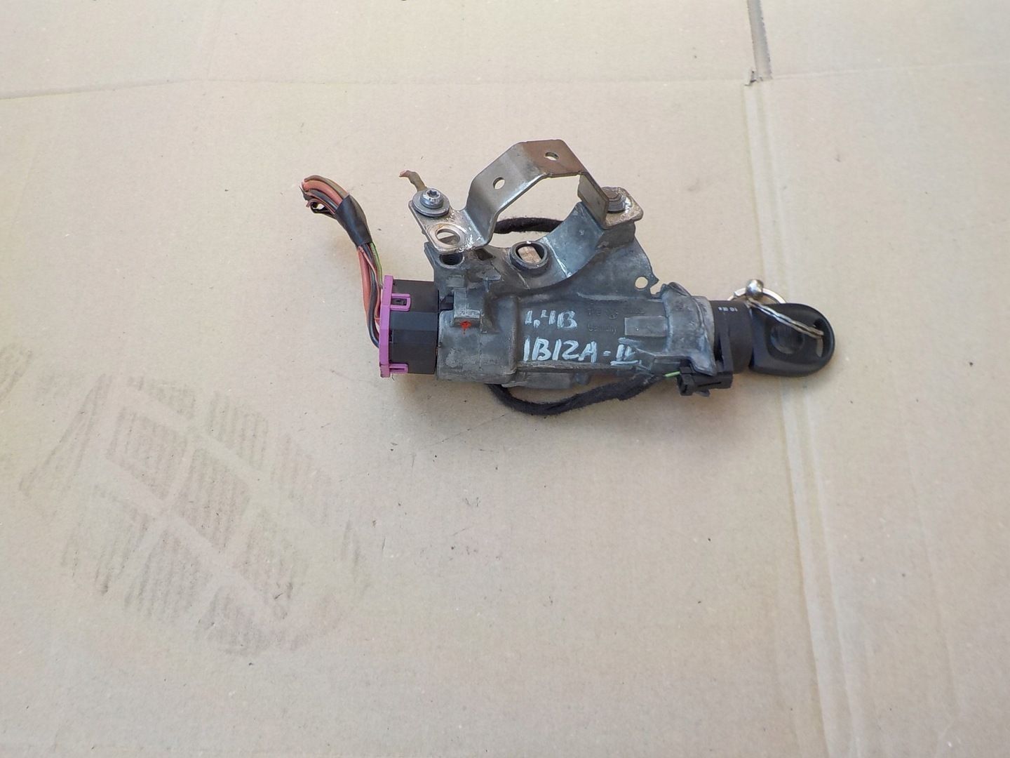 stacyjka kluczyk seat ibiza IV 2009r 4B0905851C
