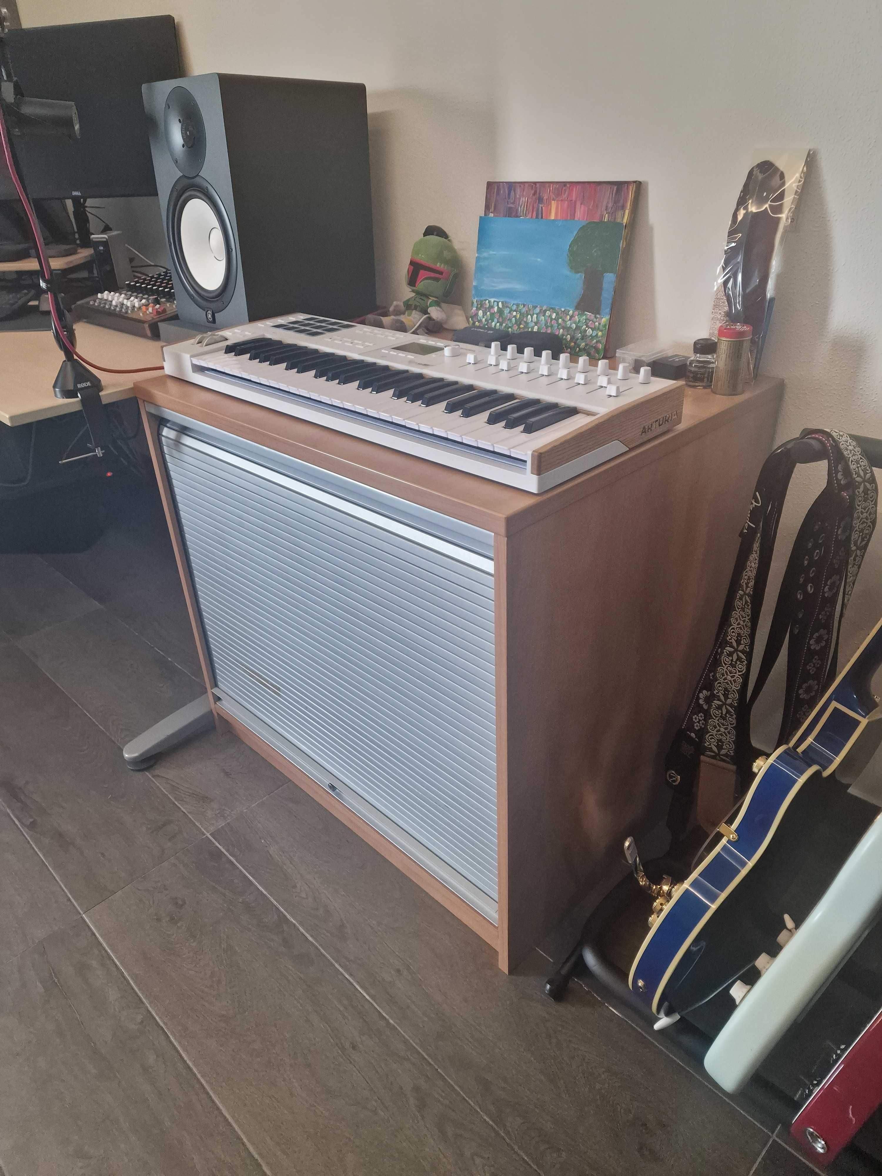 Mesa de escritório de canto e aparador para venda!