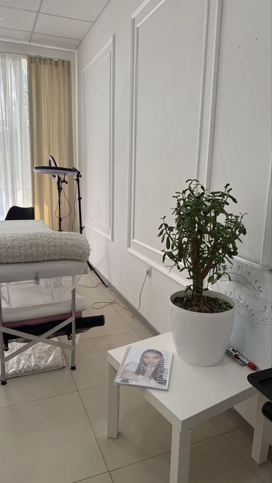 Суборенда кабінета КУШЕТКИ на пів місяця !