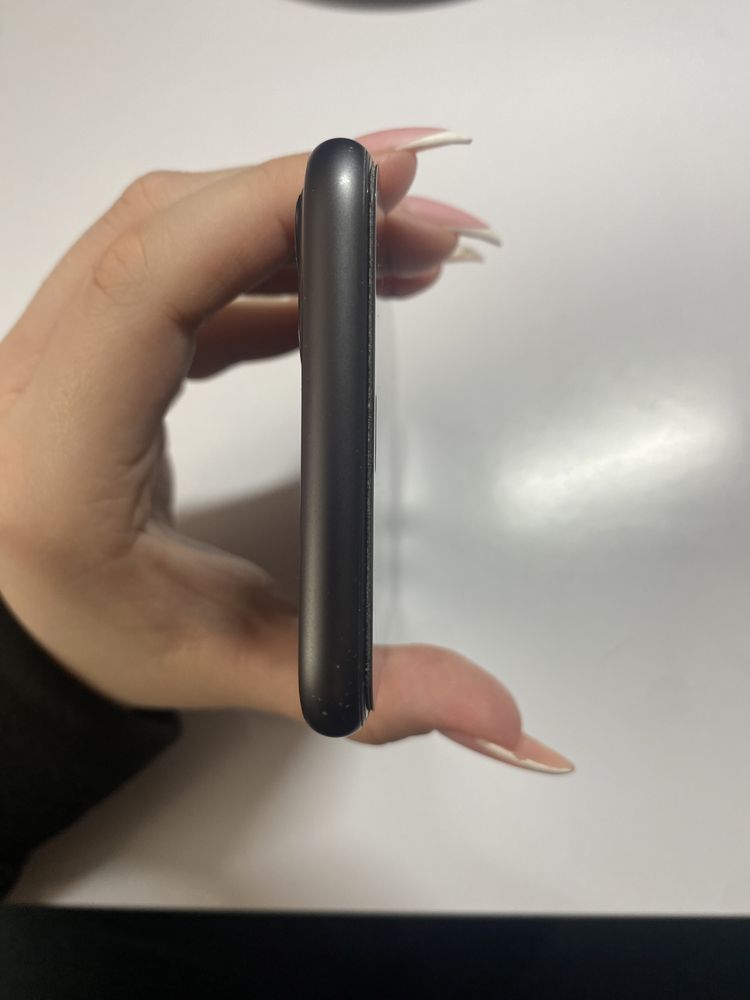 Iphone 11 Black 64gb R-SIM/SIM LOCKED