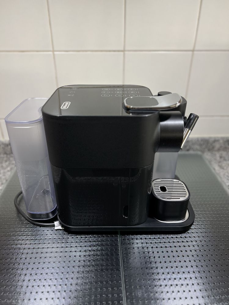Máquina de Café Nespresso Gran Latissima