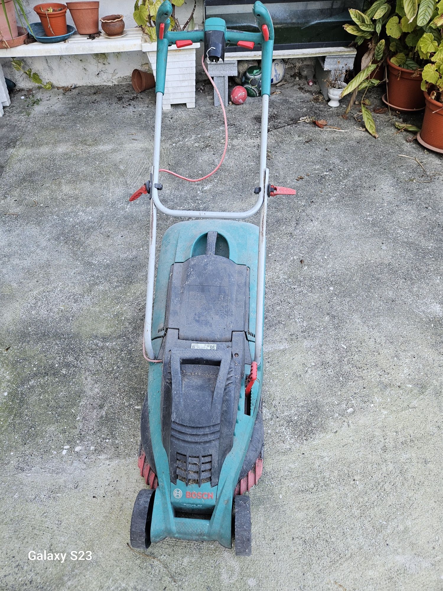Corta relva bosch elétrico