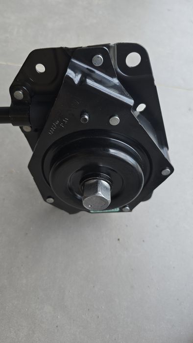 Mocowanie koła  Toyota lexus 51900-0e042 carrier assy spare wheel