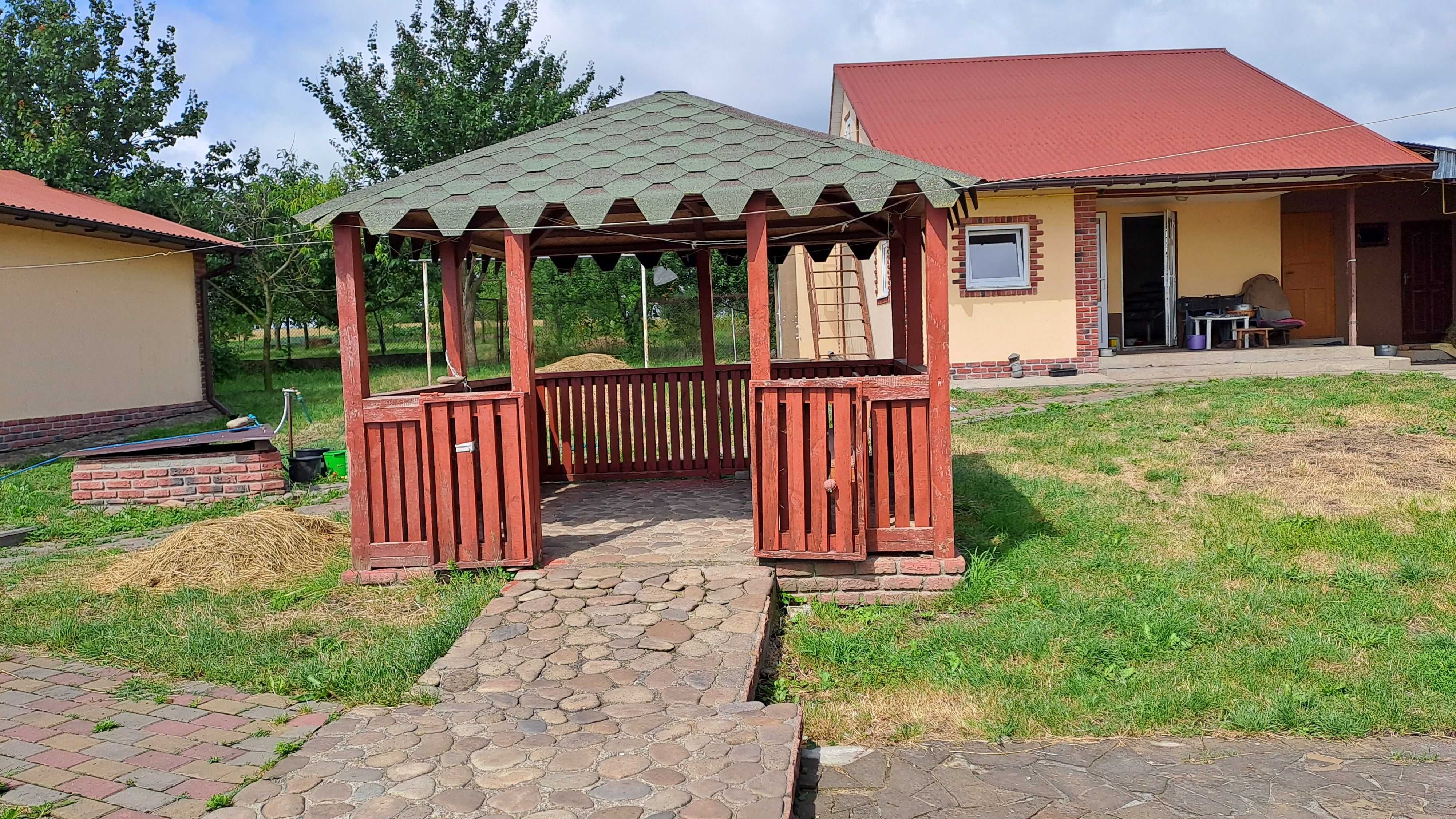 Продаж домогосподарства, будинку біля Луцька