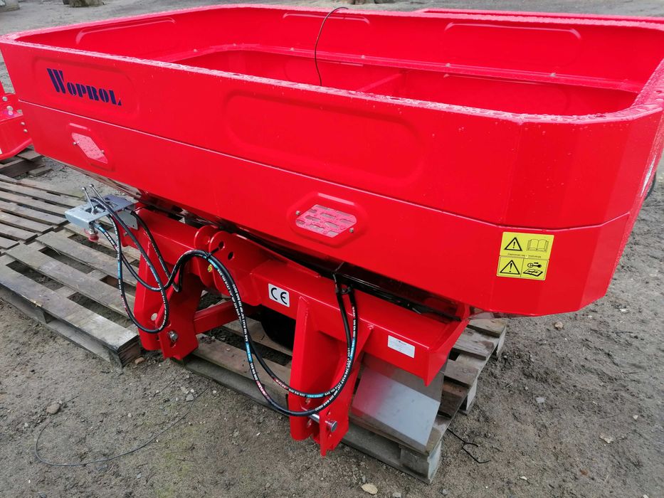 Rozsiewacz Nawozów Woprol  Akpil Junior II 600kg Hydraulika, Oświetlen