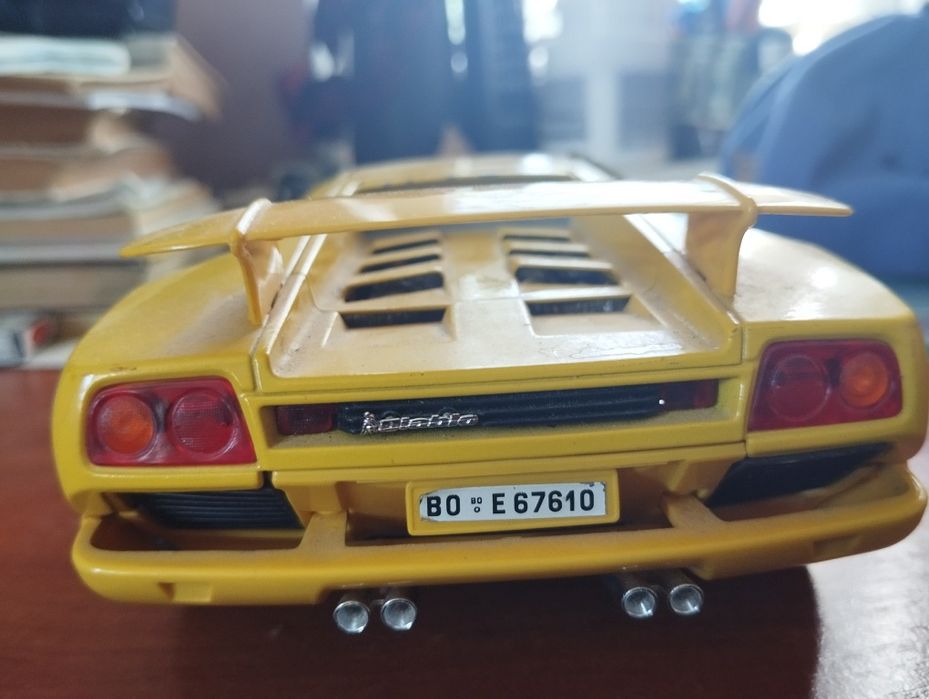 Продам модель машины Lamborghini Diablo (1990) Burago 1:18