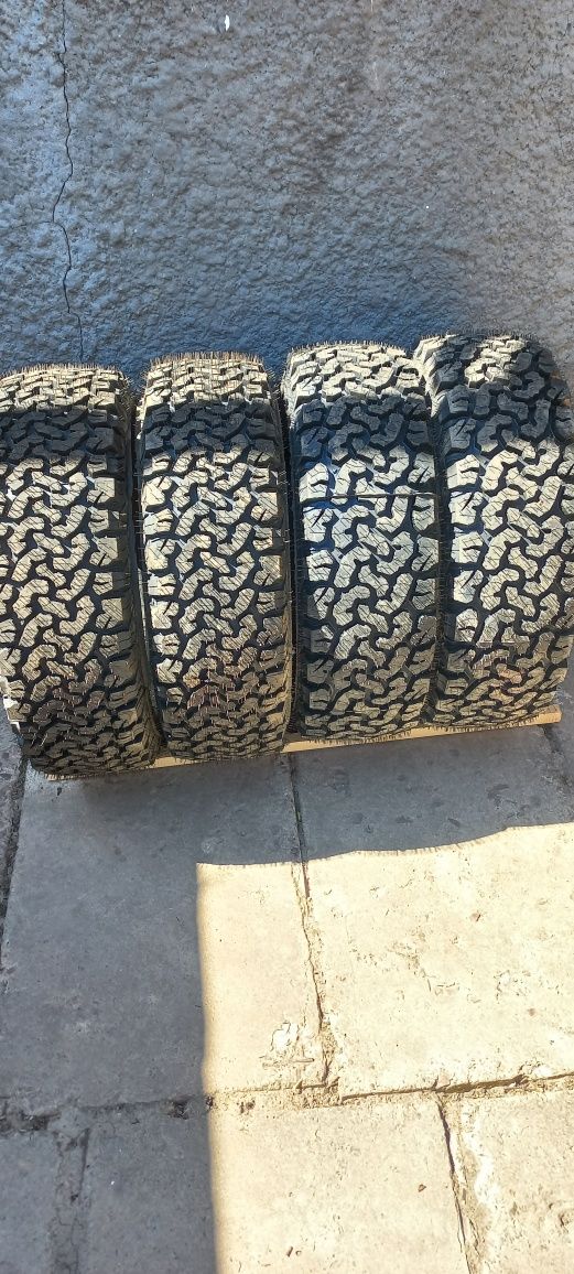 Продам шини.На Ниву.Xtrail.Нові.215/65R16 AT..Болотяні.OFF ROAD.ЗСУ зн