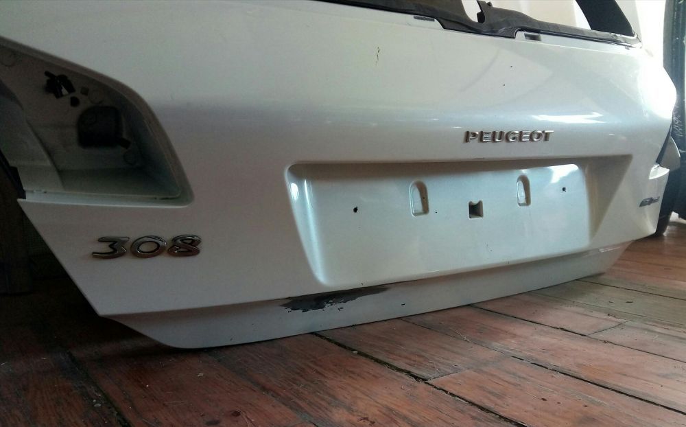 Porta da mala Peugeot 308 carro