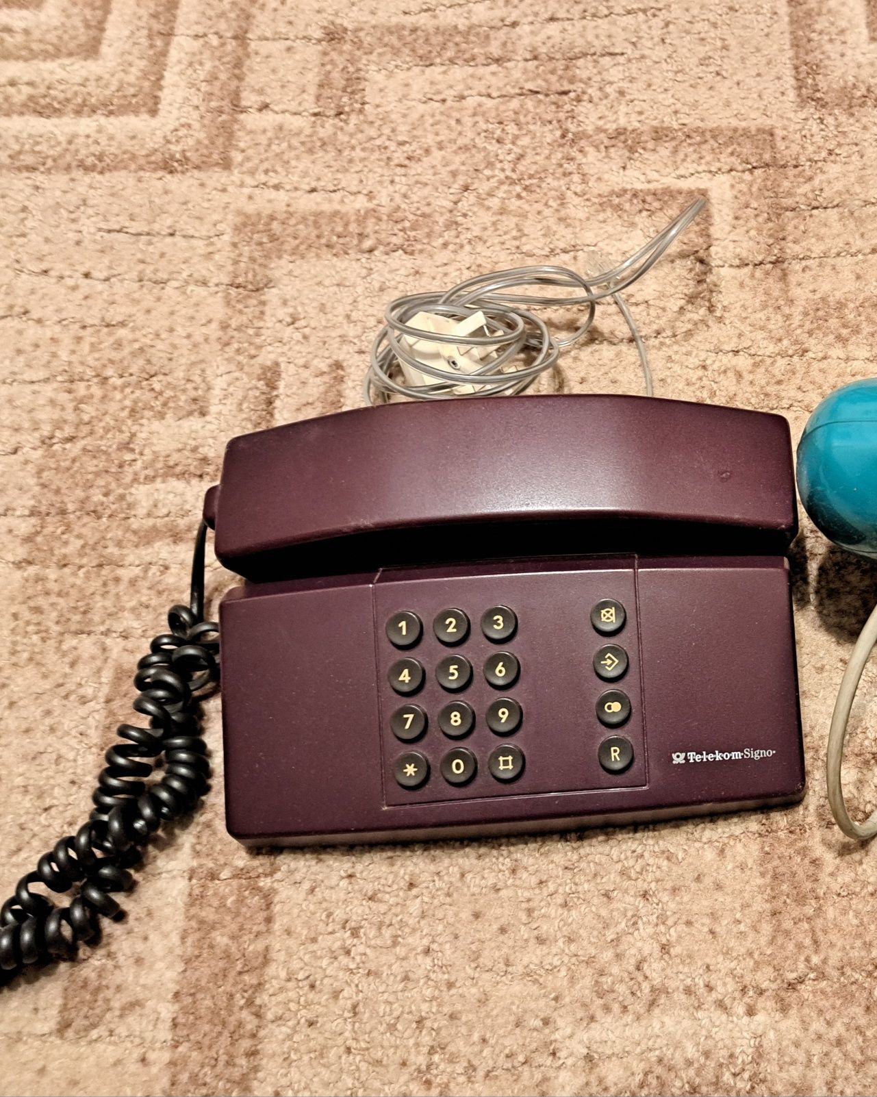 Телефон шнуровой