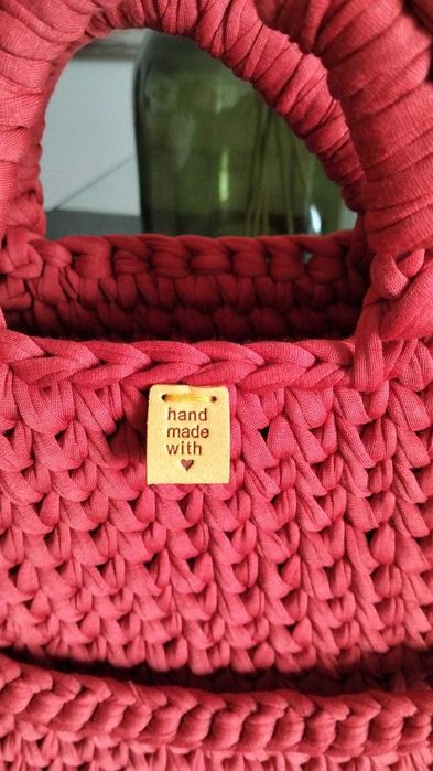 Mala de crochê feita a mão