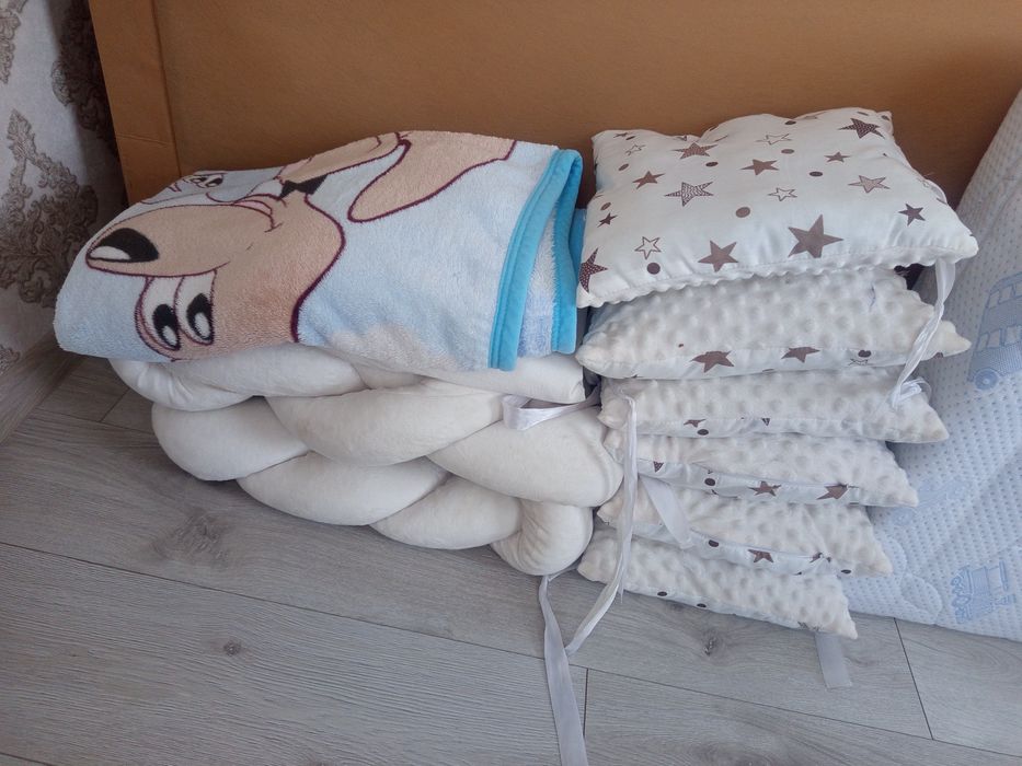 Матрас та набір в ліжечко