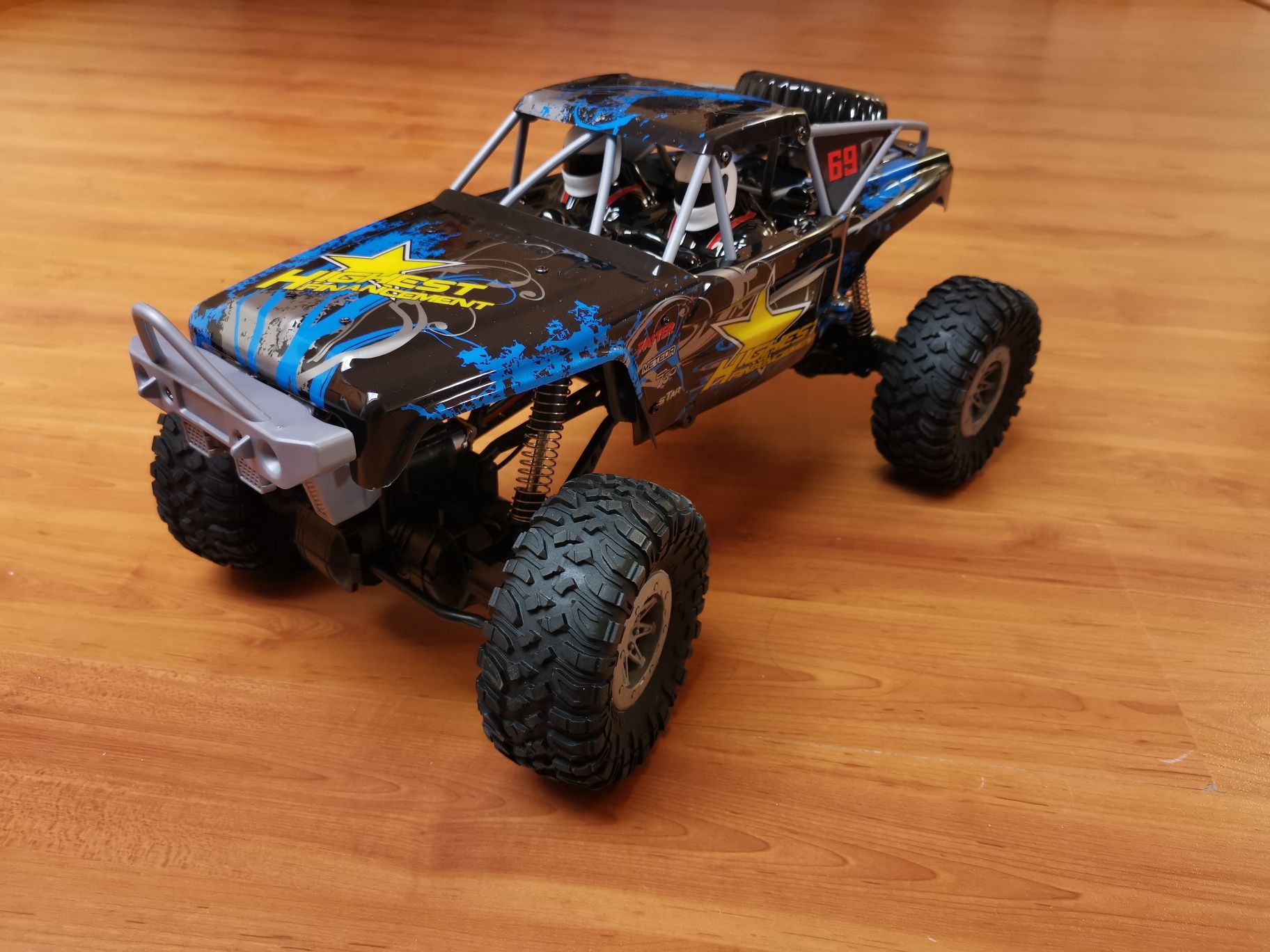 Carro telecomandado RC Crawler Truck WLtoys 104310 escala 1:10 4X4