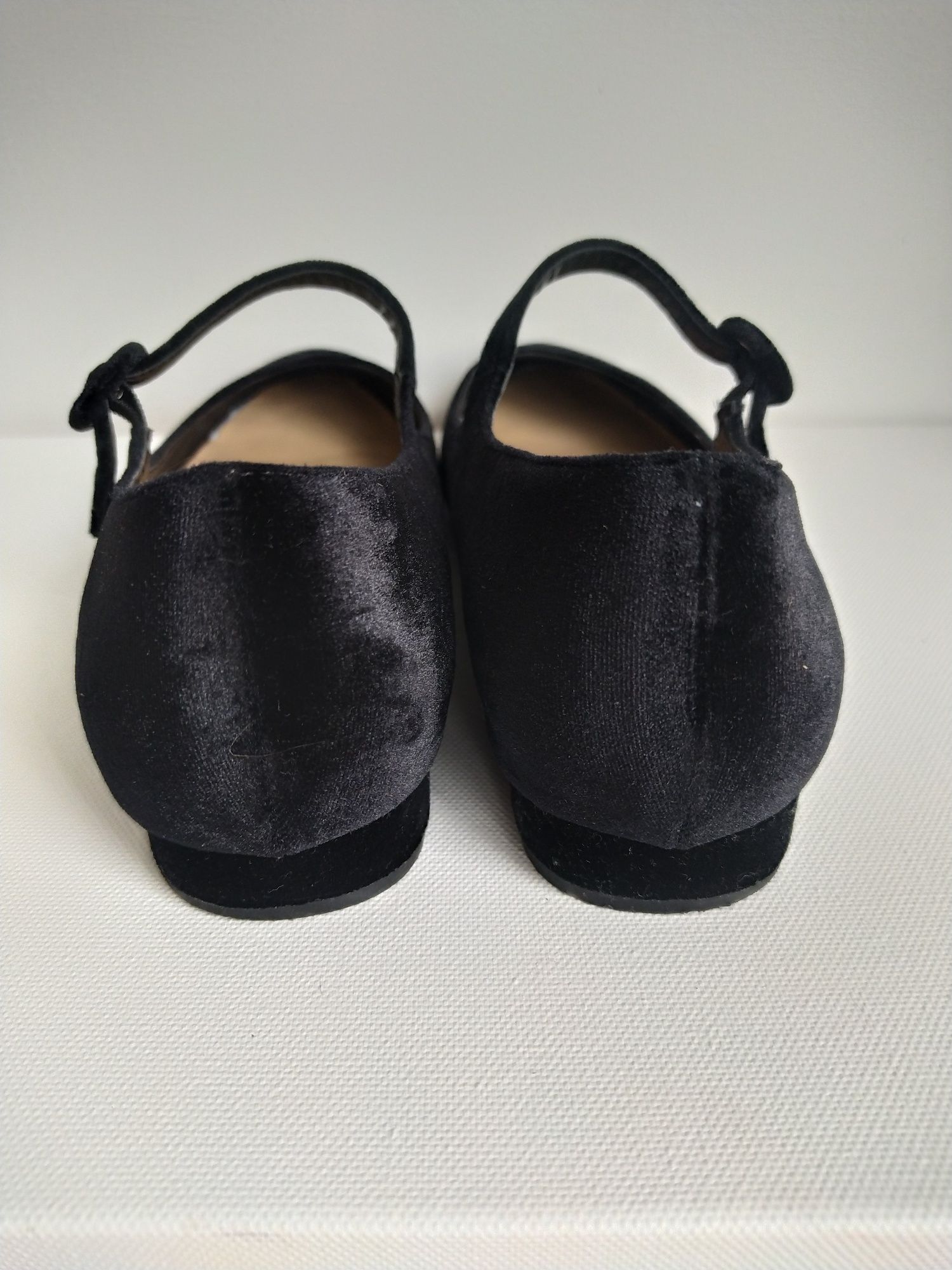 Велюровые бархатные туфли балетки черные на пряжке 39р бренд New Look