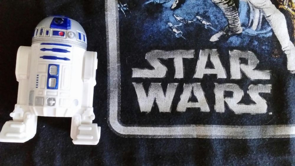 Colecção Stars Wars T-Shirt e boneco R2-D2 Hasbro