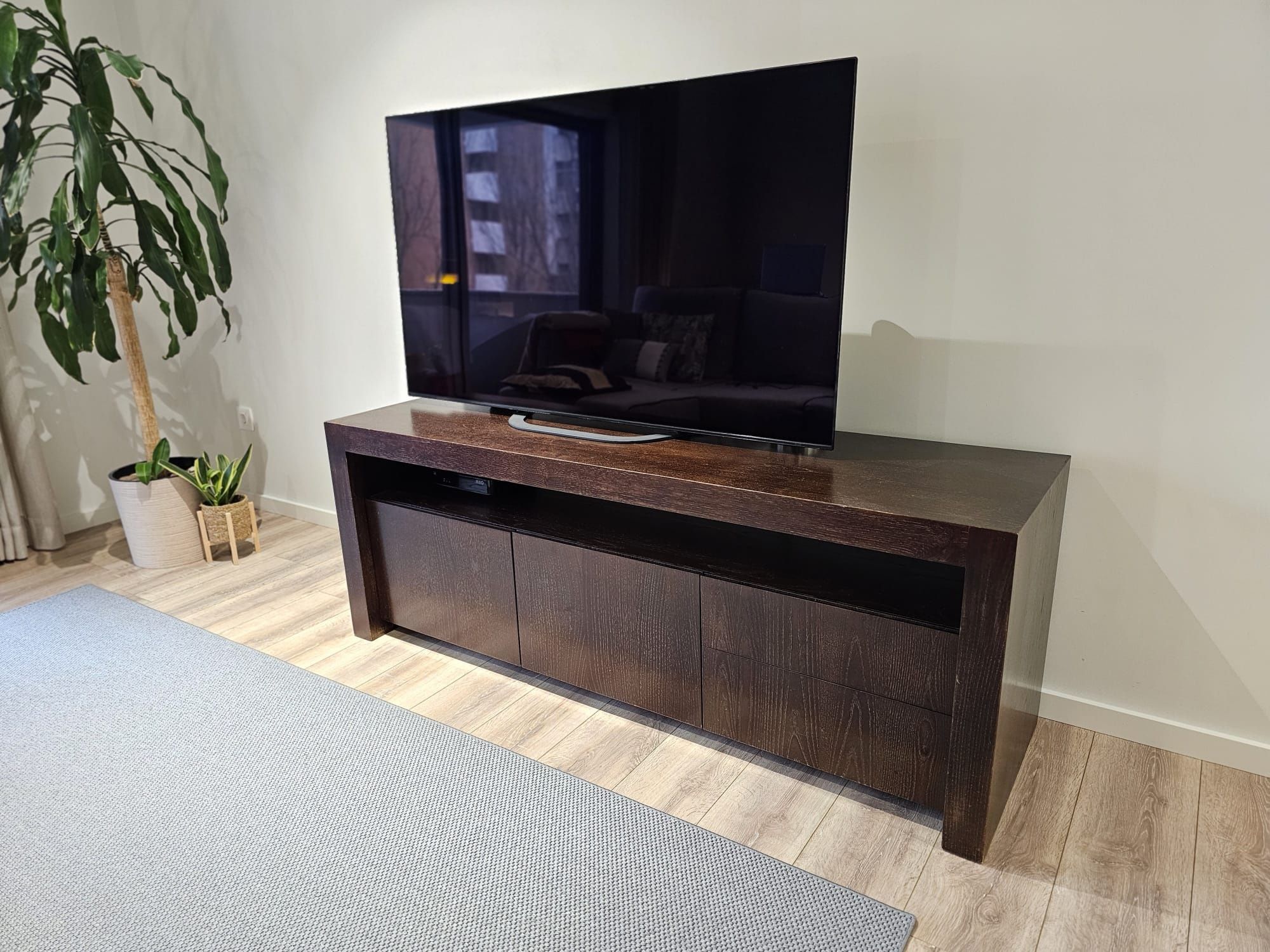 Móvel TV em madeira maciça