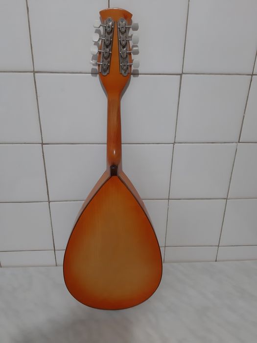 Продам мандолину 8-ми струнную