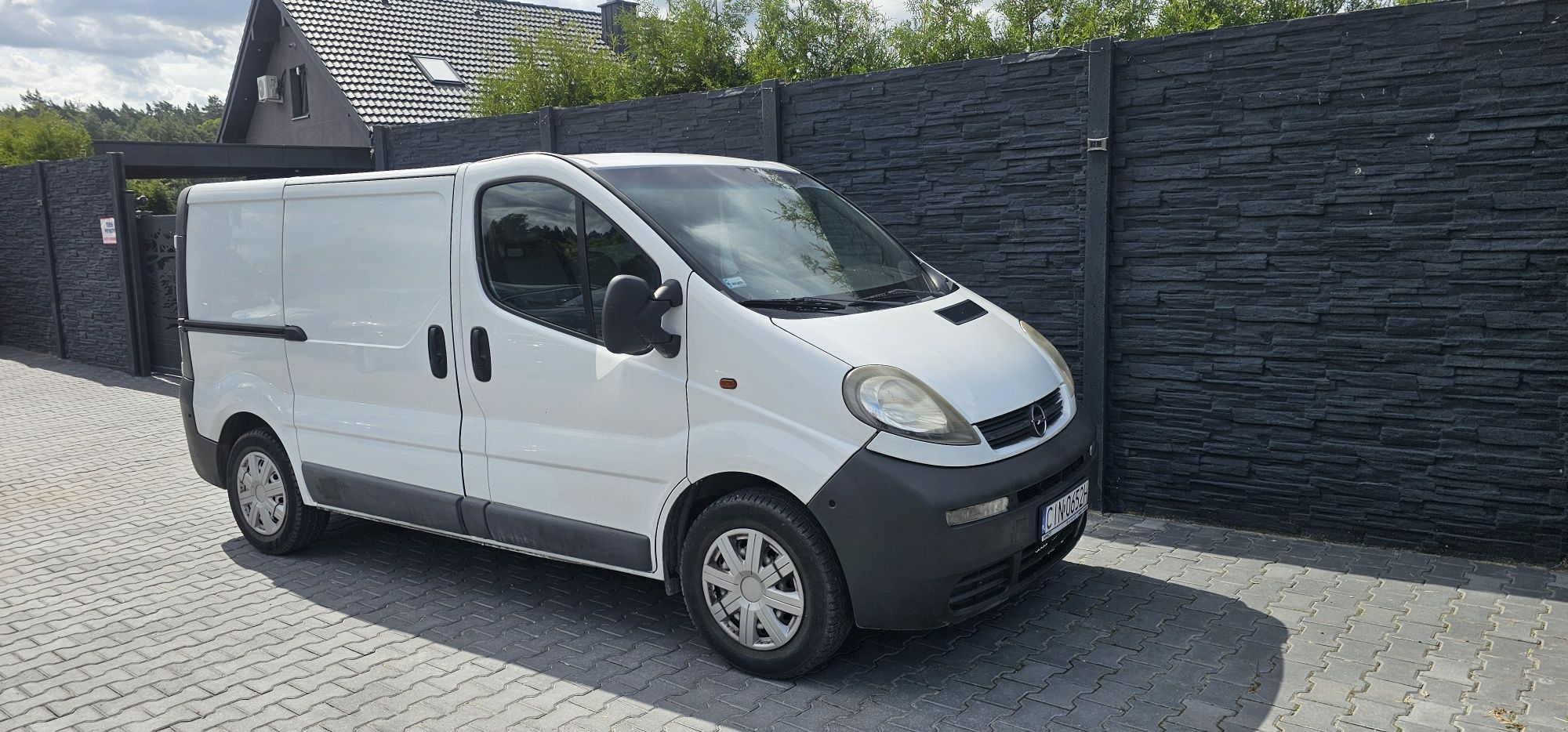 Skup aut Toruń Opel Vivaro 2004r 1.9D Blaszak Dostawczych