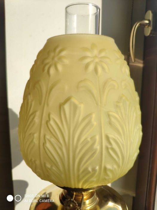 Ogromna wiktoriańska mosiężna lampa naftowa