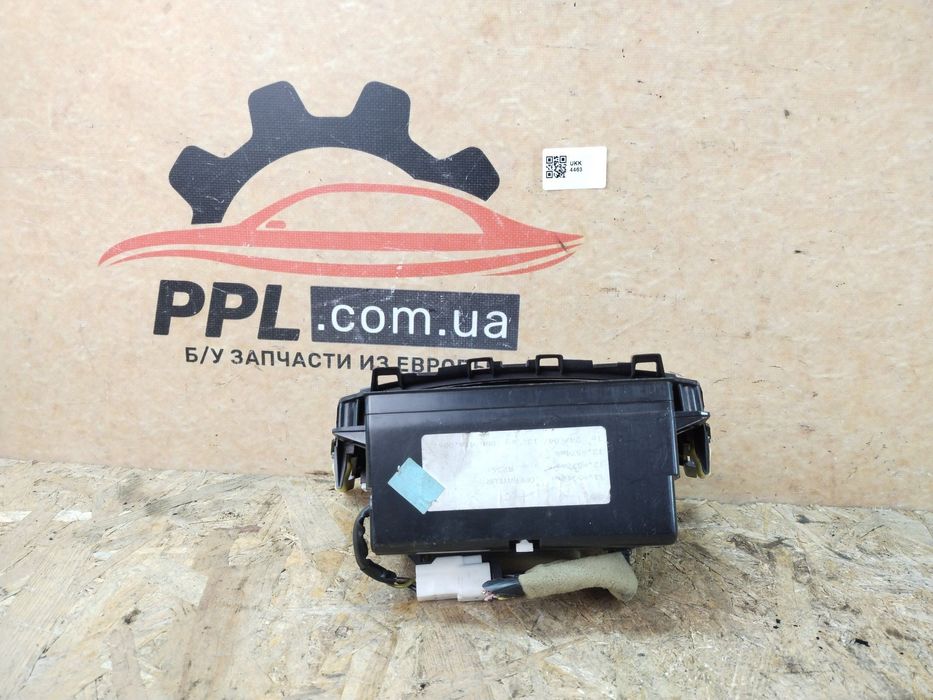 Toyota Avensis T27 2009-2018 накладка центральной консоли пепельница