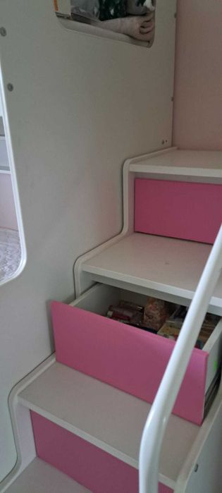 Łóżko piętrowe z pojemnikami