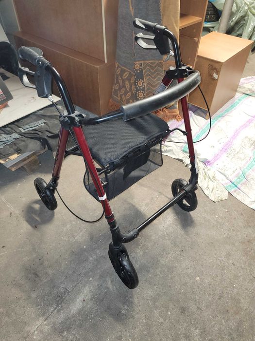 Chodzik rehabilitacyjny z regulowanym siedziskiem- Bordowy stan 5+