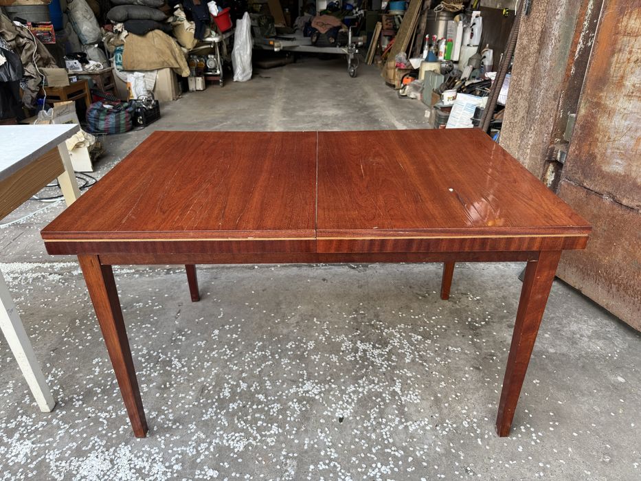 Продам стол обеденный размер 120см на 80см + раскладывается до 160см
