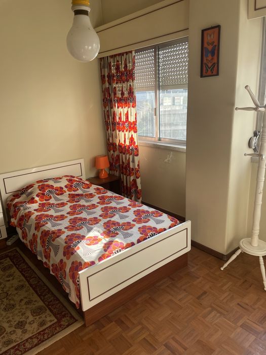 Alugo quarto individual a estudante  Alvalade