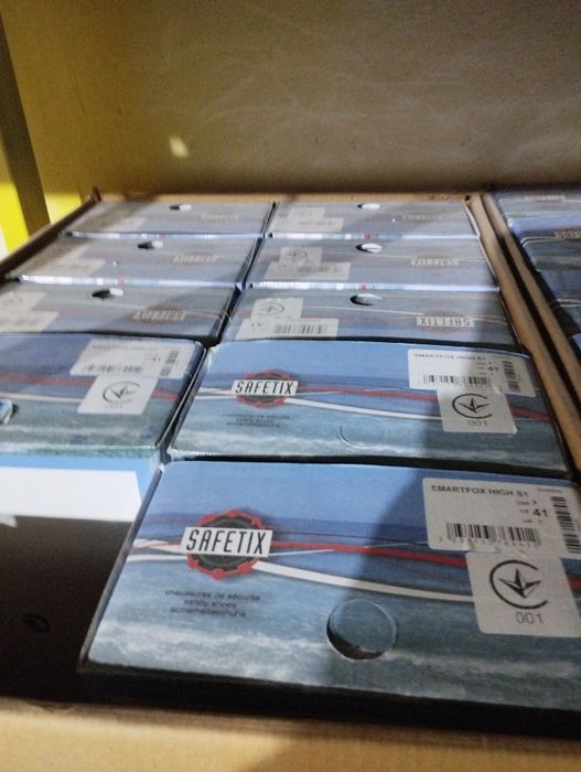 Черевики шкіряні всіх розмірів та спецодяг