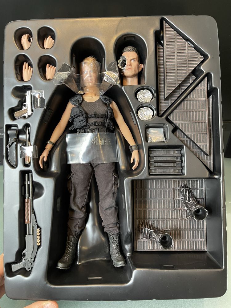 Фигурка 1/6 hot toys mms 125 TERMINATOR 2 T-1000 SARAH CONNOR DISGUISE