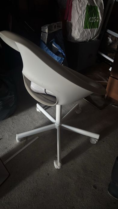 Cadeira escritorio nova praticamente sem uso