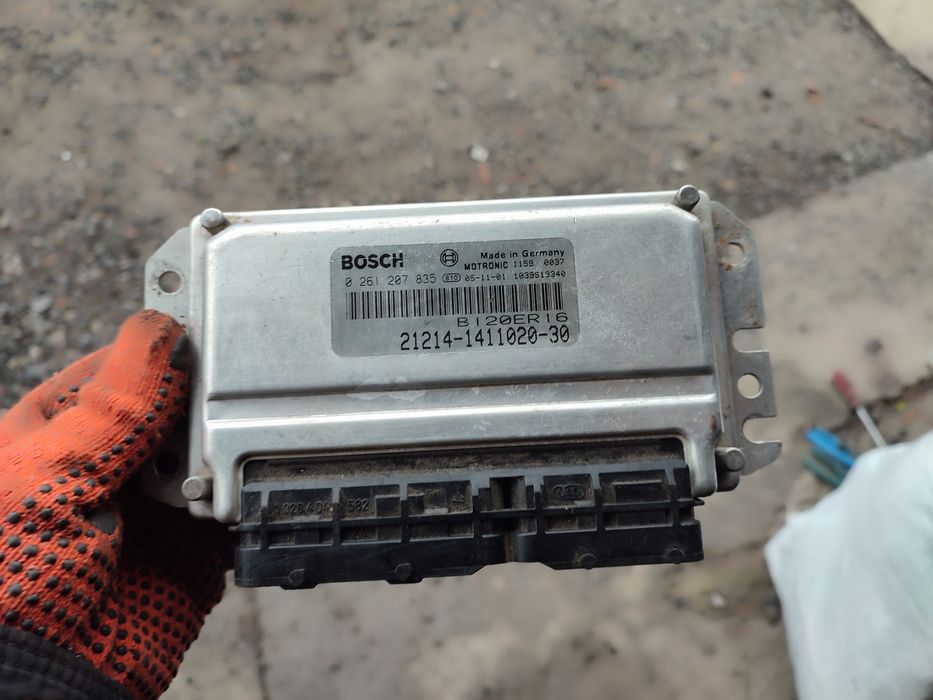 Блок управления двигателем ЭБУ на Нива Шевроле ВАЗ 2123