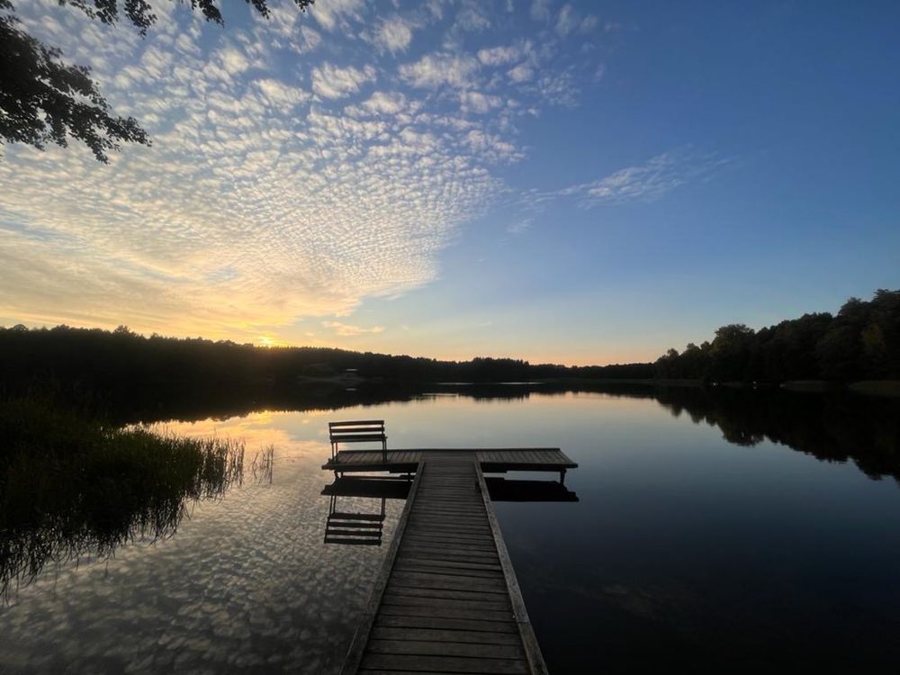 Domek letniskowy nad jeziorem do wynajęcia.