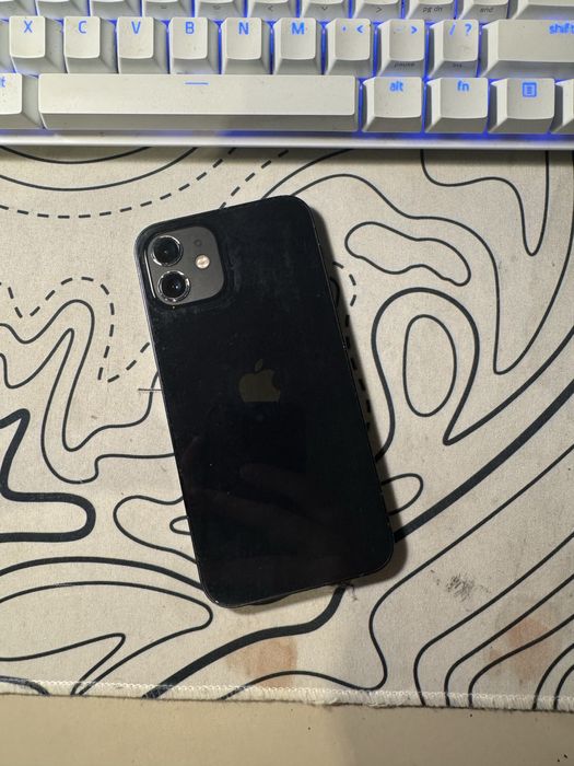 Iphome 12 64GB.