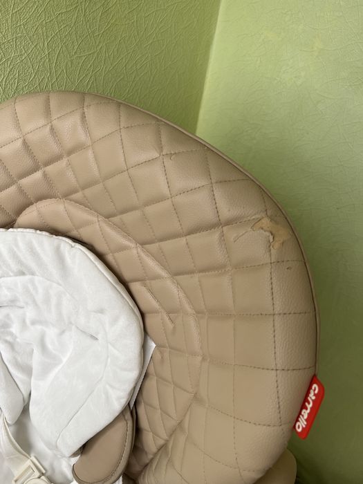 Продам стільчик для годування Carello