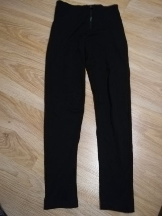 Czarne spodnie 10-12lat , rozciągliwe