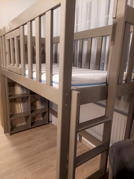 Łóżko dziecięce/młodzieżowe drewniane na antresoli