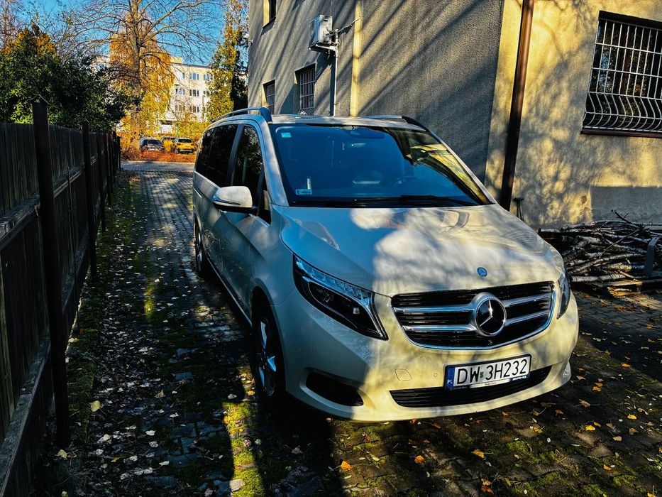 Mercedes-Benz Klasa V Mercedes V. Niski przebieg, jeden właściciel, stan bardzo dobry.