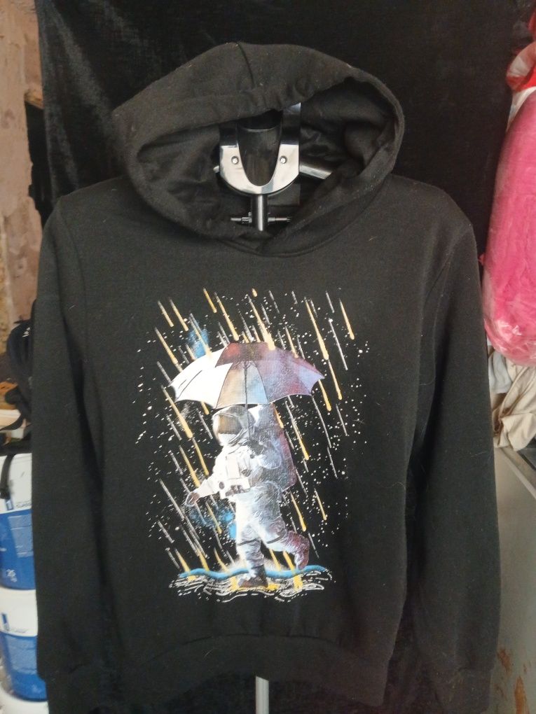 Czarna bluza z astronautą r m
