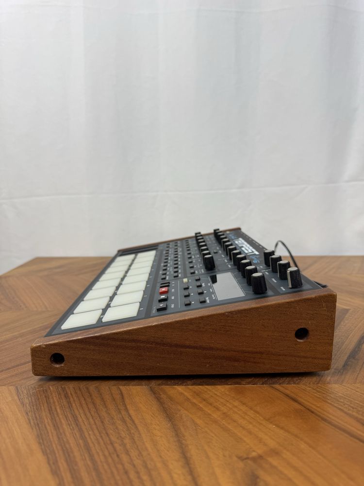 Dave Smith Tempest Analog Drum Machine automat perkusyjny