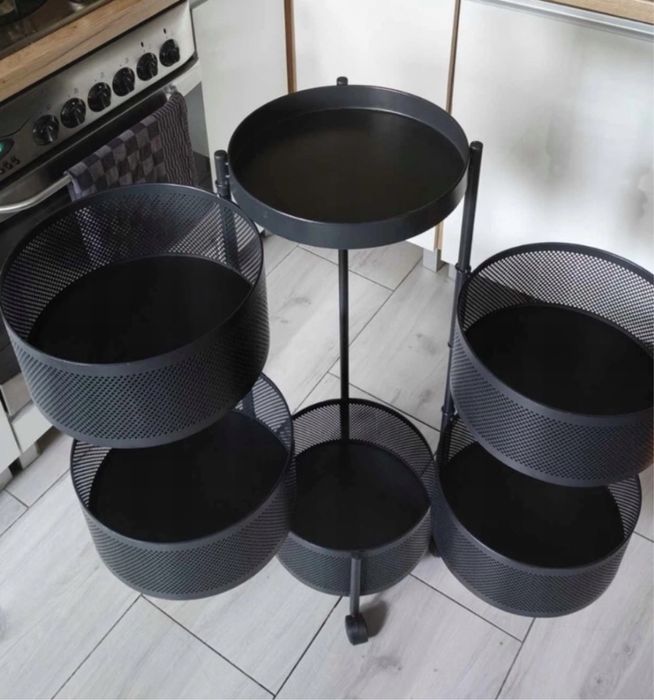 Praktyczny regał, szafka na kółkach