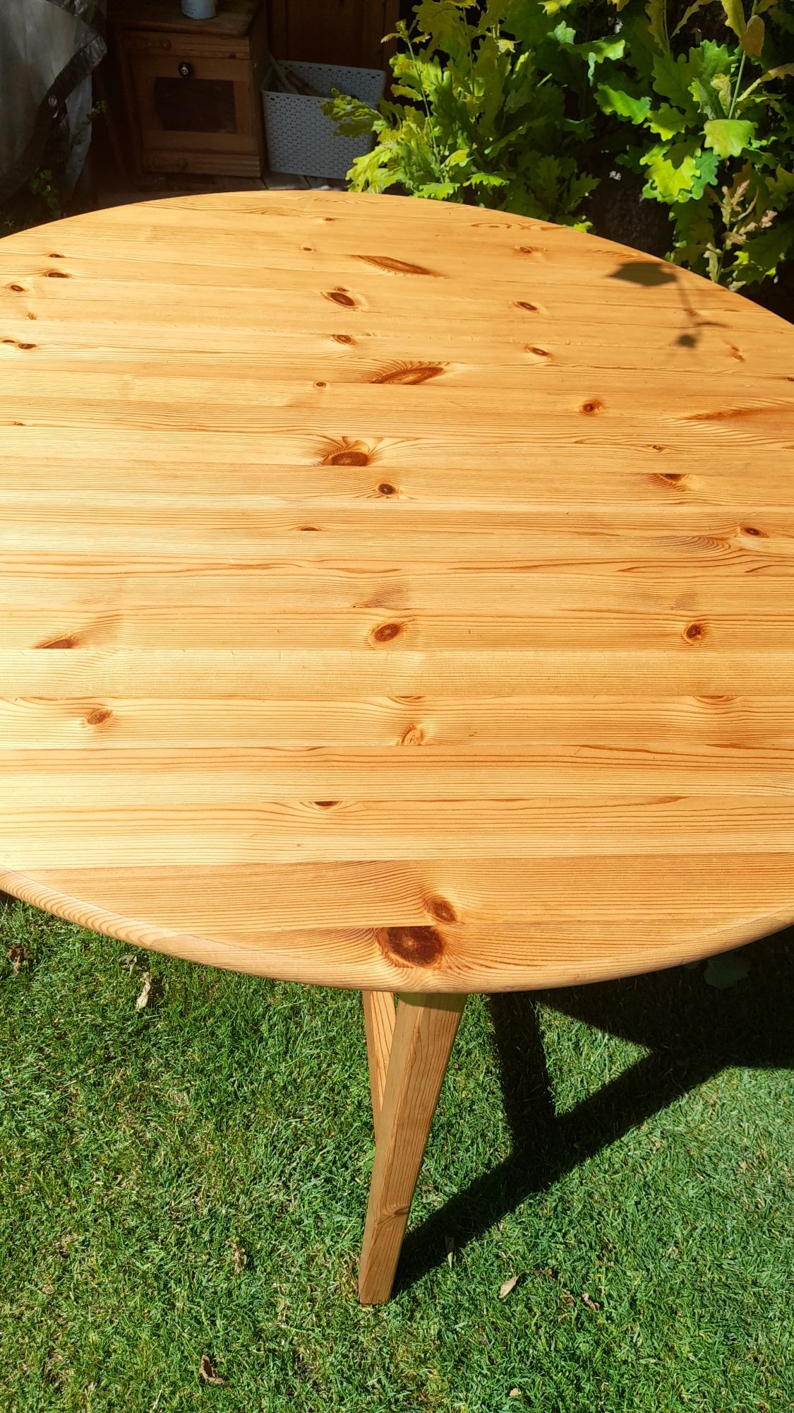 Drewniany stół,  lite drewno, lakierowany,Ikea ,okrągły