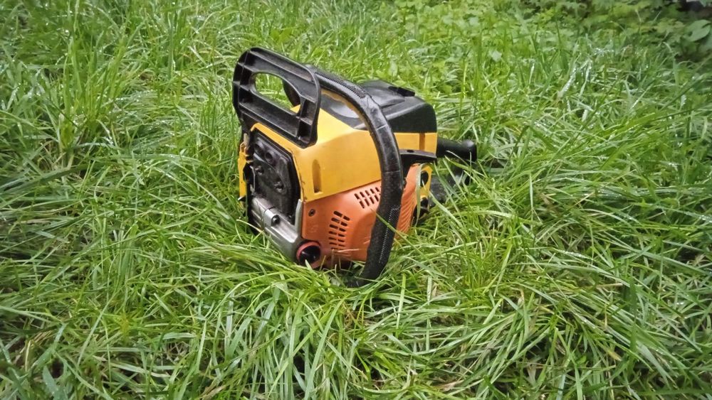 Продам бензопилу Срочно!!