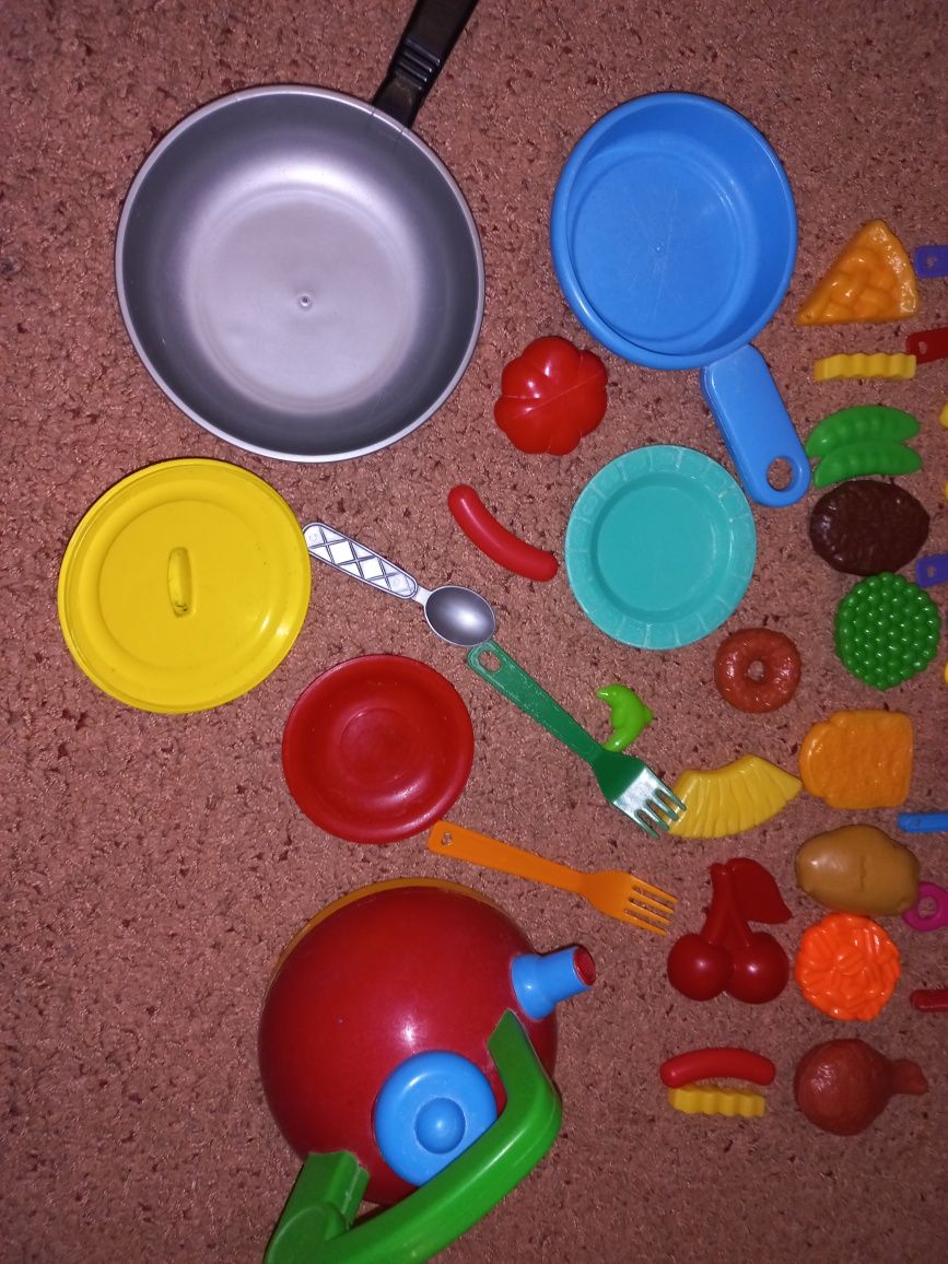 Детская игрушечная посуда, грабли, лопатка