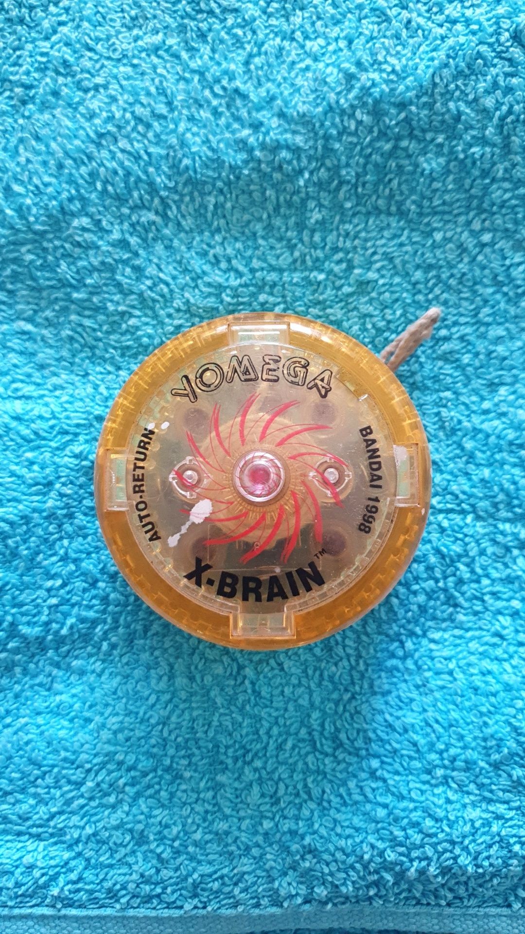 Yo yo yomega X-Brain Bandai